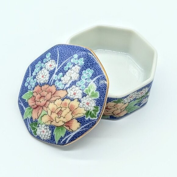 Vintage Takahashi Echo Hand-Painted Floral Porcelain Trinket Box - Picture 3 of 6